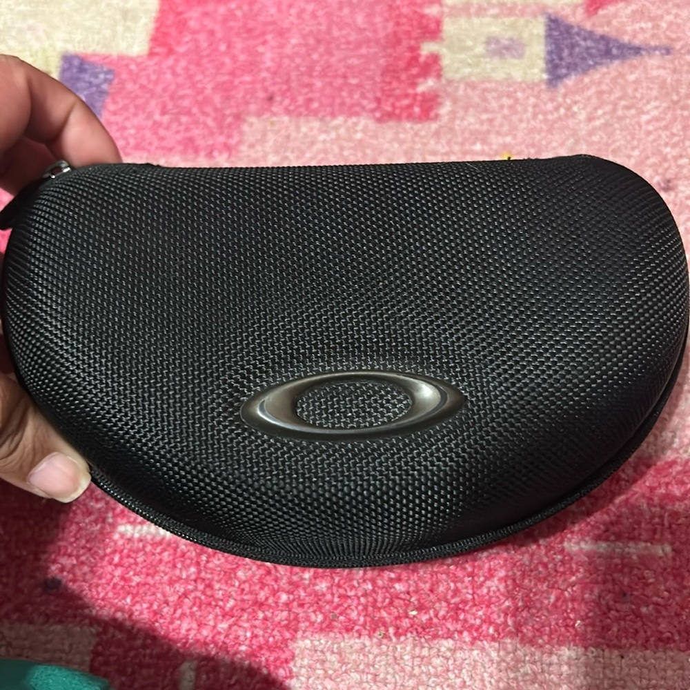 Oakley Eyeglasses or Sunglasses Black Hard Case Clamshell Zip Up *Case Only